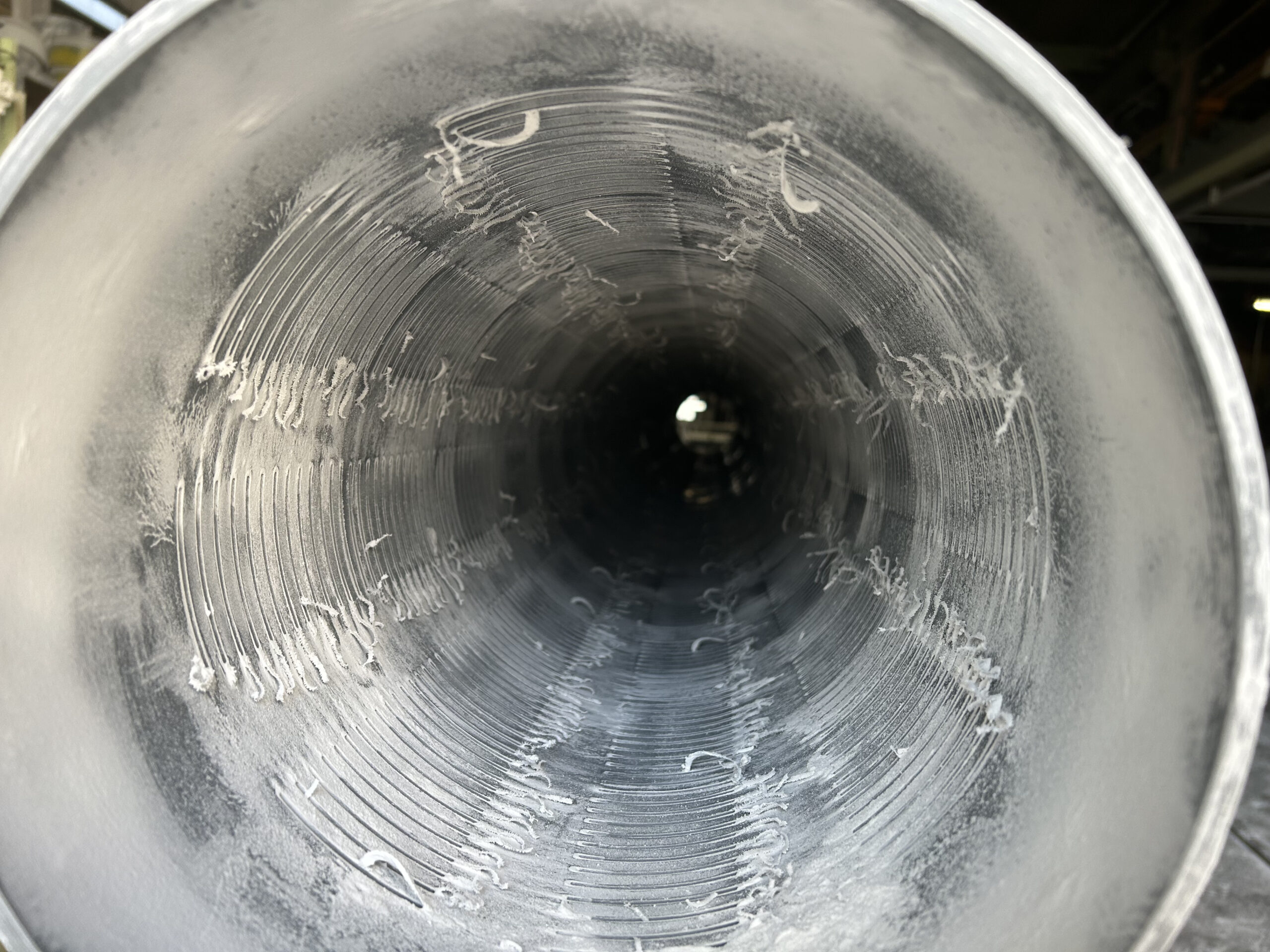 独自加工機に対して、一般的な集じん対応では追いつかない状態

